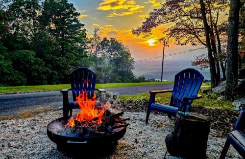 Kabletown Chalet De Esquí | Iconic Chalet with Sauna, Hot Tub, Fire Pit, Plunge