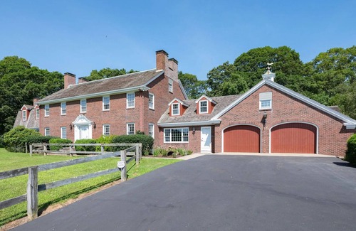 Mystic - New London Casa | Iconic Charming Estate Overlooking Cove with Water Access in Peaceful Stonington