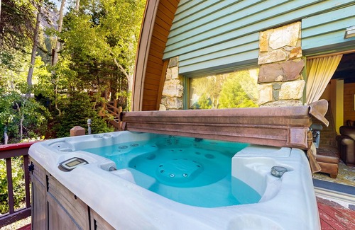 Salt Lake Mountain Resorts Cabina | Casa de Montaña Ic��nica Junto al río con Jacuzzi Privado y Vistas Increíbles