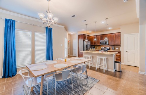 Irving Casa | Iconic Irving 3BD Home w/ King Bd Near DFW+Airport
