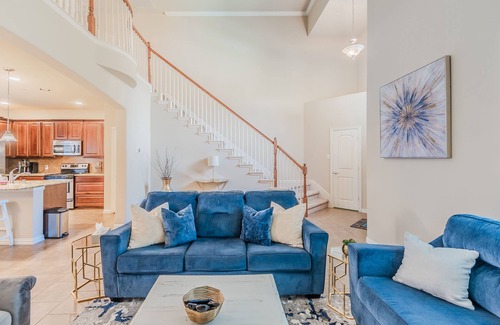 Irving Casa | Iconic Irving 3BD Home w/ King Bd Near DFW+Airport