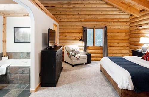 Idaho Springs Cabina | Iconic Log Cabin Escape Idaho Springs Hot Tub