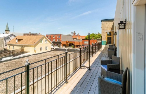 Smiths Falls Apartamento | Iconic Rideau 1Bd Unit Balcony Free Parking 3