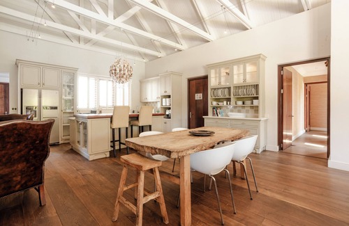 Klapmuts Villa | Iconic six bedroom all ensuite villa in the tranquil Cape Winelands