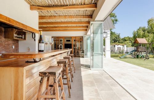 Klapmuts Villa | Iconic six bedroom all ensuite villa in the tranquil Cape Winelands