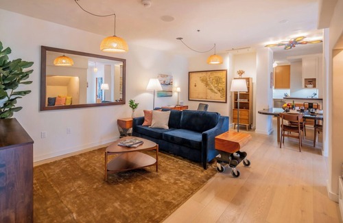 Laguna Apartamento | Estilo icónico y detalles coloridos: ¡impresionante casa en el centro de Santa Bárbara! *NUEVO*