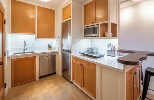 Laguna Apartamento | Estilo icónico y detalles coloridos: ¡impresionante casa en el centro de Santa Bárbara! *NUEVO*