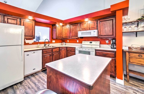 Idaho Falls Casa | Idaho Falls Townhome ~ 5 Mi to Tauthaus Park!