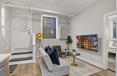 Evanston Apartamento | Cozy Chic 1BR Chicago Apartment
