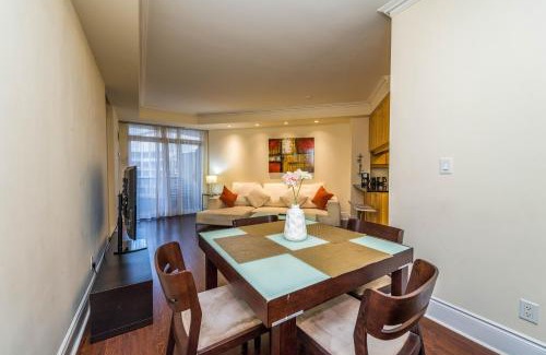 Downtown Mississauga Apartamento | Ideal 2BR & 2 BTH - Near SQ1 Mall