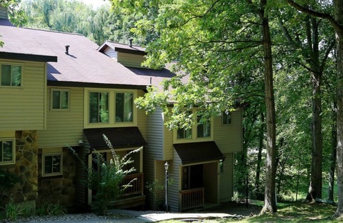 Cheat Lake Casa | Ideal 2BR Townhouse Near Mountainview Golf Course Morgantown