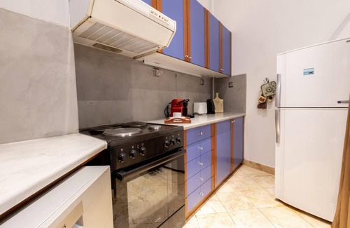 Plaka Apartamento | Ideal 4 bdr Apartment in Plaka for 10