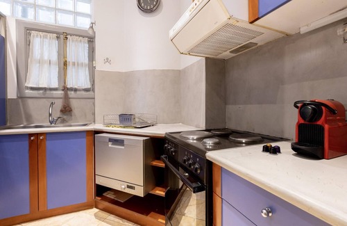 Plaka Apartamento | Ideal 4 bdr Apartment in Plaka for 10