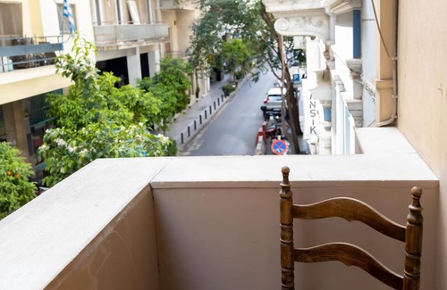 Plaka Apartamento | Ideal 4 bdr Apartment in Plaka for 10