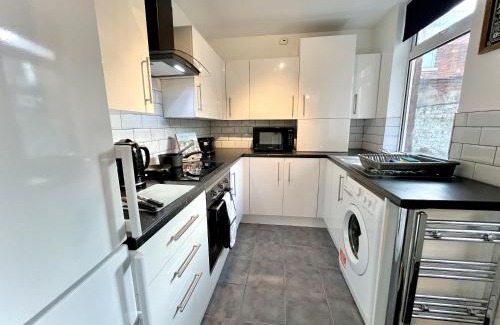 Preston Casa | Ideal 4 Bed Stay-Away-Home in Preston