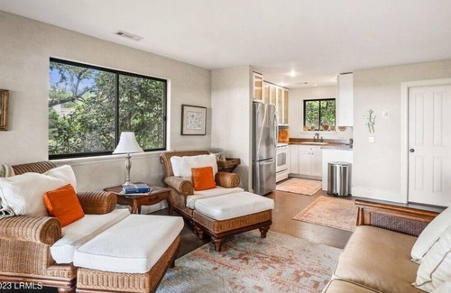 Dale Casa | Ideal beach getaway. House with large yard, oceanfront. (formerly named Lily)