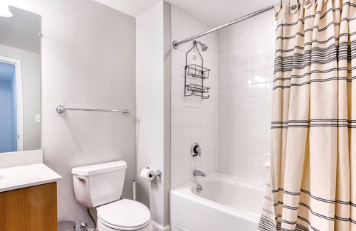 Cambridgeport Apartamento | Ideal Central Square 1BR w/ W/D, by Blueground