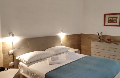 Naples City Centre Hotel | Ideal City Walk