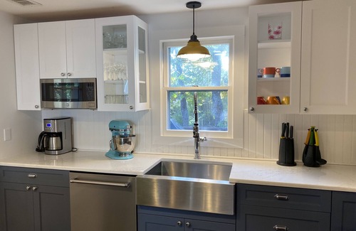 Edgartown Casa | Maravillosamente actualizado, Walk to Town, Aire acondicionado central, Cocina a gas