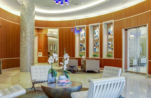 Waller Creek District Apartamento | Ideal Downtown Austin 1BR w/ Gym, Pool & W/D, nr Rainey St, by Blueground