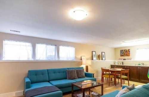 Kelowna Central Business District Apartamento | Ideal Downtown Location