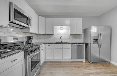 North Buffalo Apartamento | Ideal & Exquisite Elmwood Village Victorian