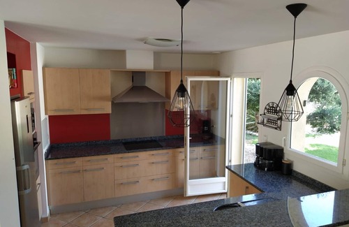 Corneilla-del-Vercol Villa | Ideal vacaciones en familia! Villa en paz, con piscina y sin frente.