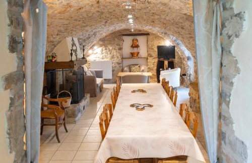 Causse-de-la-Selle Casa | Ideal famille et groupe Mas dans les Cévennes Piscine Plages privées Cadre exceptionnel Convivialité Calme Vignoble Parking gratuit Borne électrique Animaux acceptés - Wifi