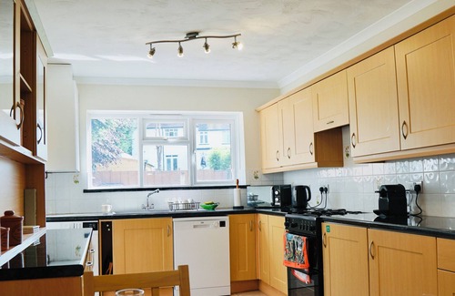Exmouth Casa | Ideal family holiday home in Exmouth.Spacious and well equipped 3 bedroom house.