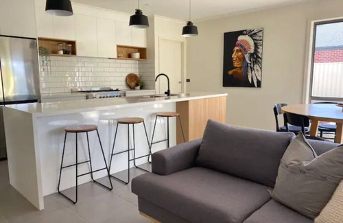 Mildura Casa | Ideal family holiday home or the perfect place for your bridal party!
