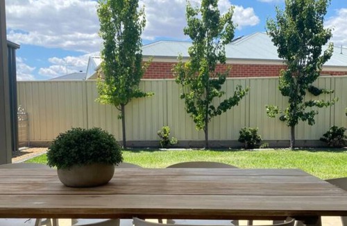 Mildura Casa | Ideal family holiday home or the perfect place for your bridal party!