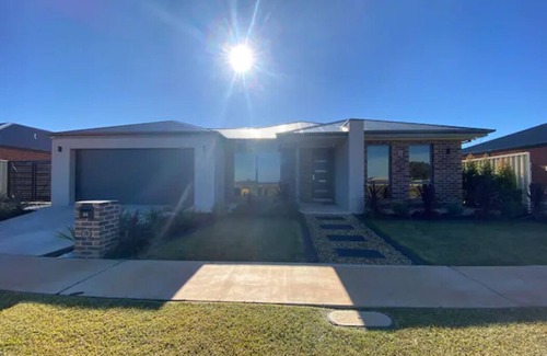 Mildura Casa | Ideal family holiday home or the perfect place for your bridal party!