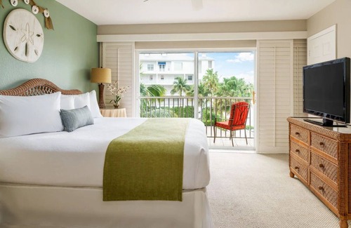 Marco Island Hotel | Ideal Family Suite, Olde Marco Classic 2BR w/ Full Kitchen & Porch