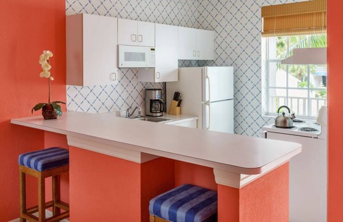 Marco Island Hotel | Ideal Family Suite, Olde Marco Classic 2BR w/ Full Kitchen & Porch