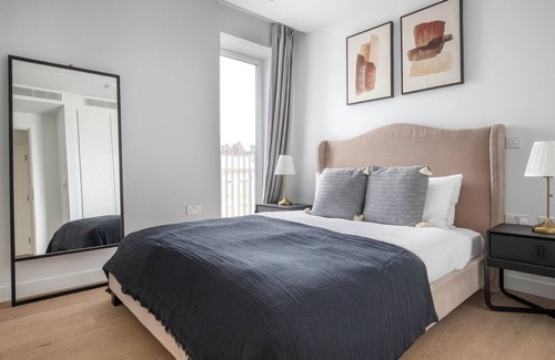 Holborn and Covent Garden Apartamento | Ideal Farringdon 2BR w/Indoor Pool, Cinema Room & Gym, by Blueground