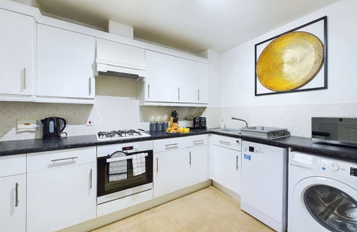Cheltenham Casa | Ideal For Business | Long Stays | Parking & Wifi