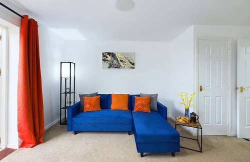 Cheltenham Casa | Ideal For Business | Long Stays | Parking & Wifi