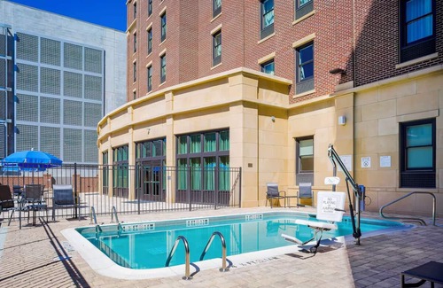 Yamacraw Village Casa | Ideal for Couple Looking Exploring Downtown Savannah w/Outdoor Pool