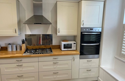 Shaldon Casa | Ideal for families and pet owners, parking space and 5 minutes walk to the beach