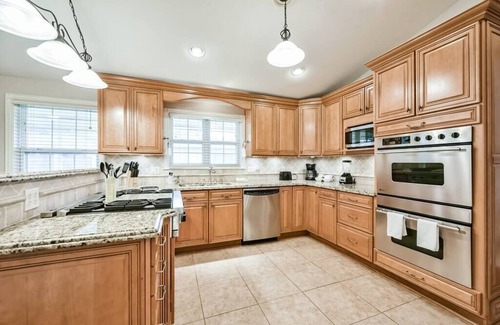 Memorial Casa | Ideal for families/friends seeking comfort, relaxation, and shopping