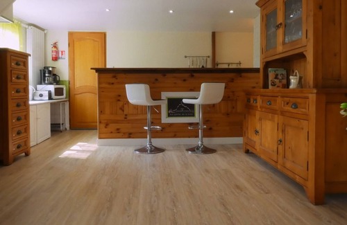 Vessey Casa | Ideal para familias y grupos: casa rural para 13 personas, piscina cubierta climatizada, sauna