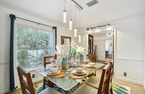 Bayshore Casa | Ideal for Groups! Sleeps 14, Pool, Spa Near Downtown