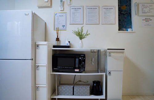 Tsurumi Casa | [Habitación estilo café que aprovecha al máximo el bricolaje] 20 minutos directo al aeropuerto de Haneda y dentro de 20 minutos a las estaciones terminales de Yokohama y Shinagawa. El anfitrión habla japonés y chino (cantonés).