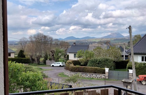 Saint-Bonnet-pres-Orcival Casa | Ideal for family vacations, pets welcome!