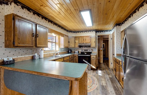 South Fork Casa | Ideal Gem on the River w/ Wood-Burning Fireplace, Spacious Deck, & WiFi