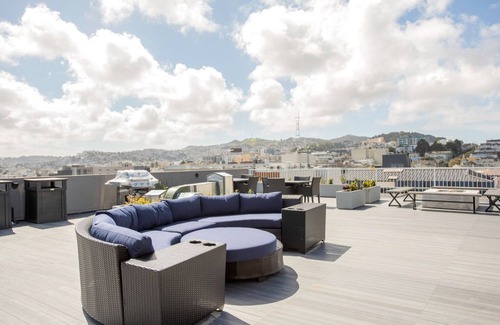 Civic Center Apartamento | Ideal Hayes Valley studio w/ Rooftop, W/D, 1 min to BART by Blueground