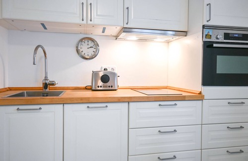 Arroyo de la Vega Apartamento | Vivienda Ideal: Espacio Acogedor en Alcobendas con Terraza Privada