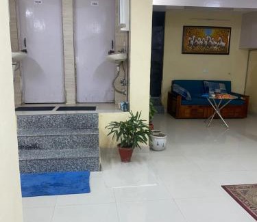 Vasant Vihar Apartamento | Ideal Hotel in posh Vasant Vihar BIG 1110 sq ft