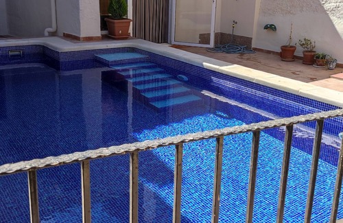 Nigüelas Cabaña | Casa ideal para familias con piscina en un patio espectacular