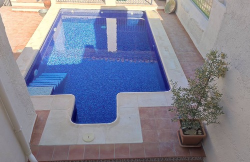 Nigüelas Cabaña | Casa ideal para familias con piscina en un patio espectacular